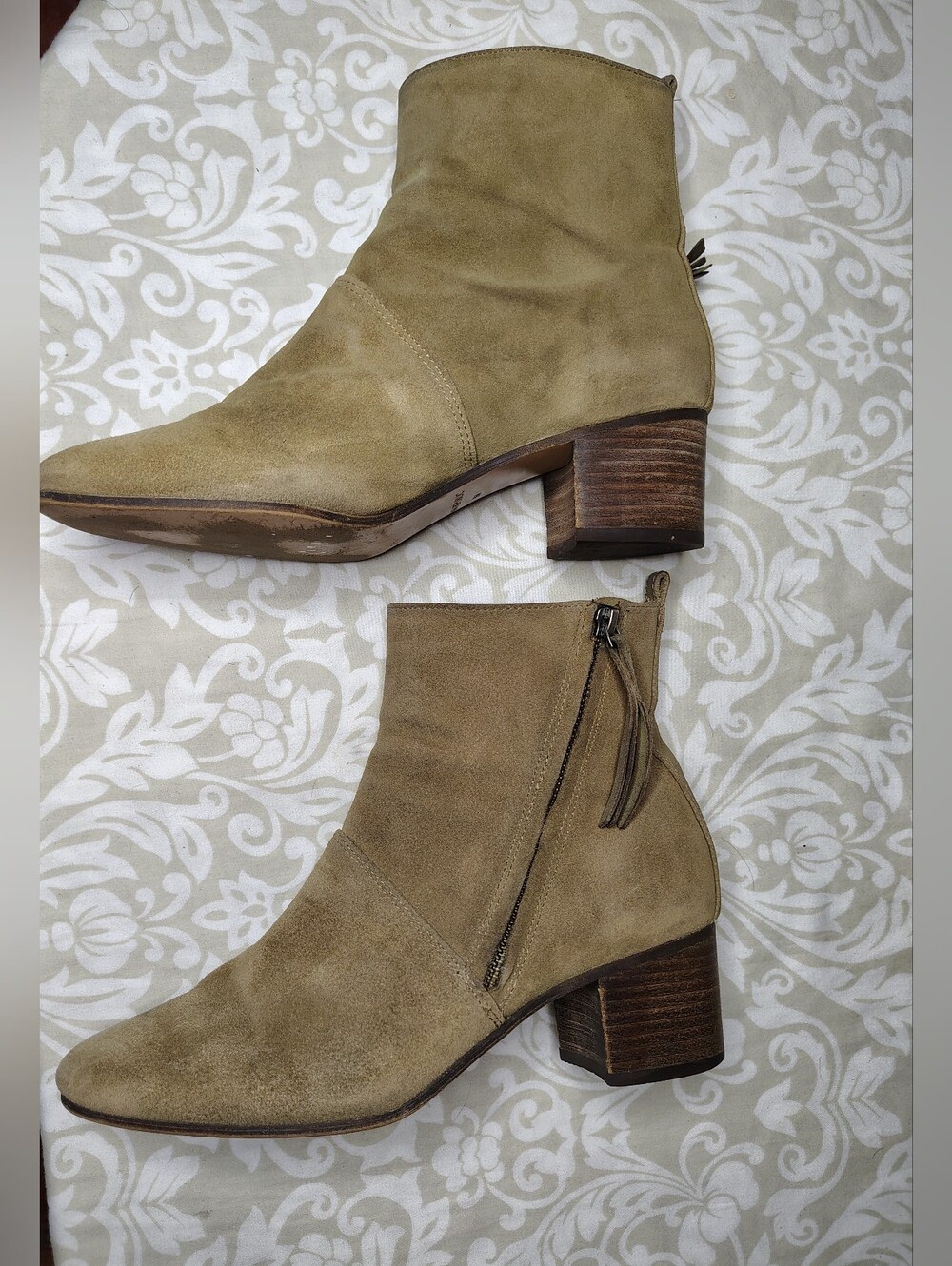 Banana Republic Women’s Suede Ankle Boots in Light Tan Size 8
